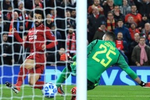  布雷斯特门将超神扑救零封巴黎  