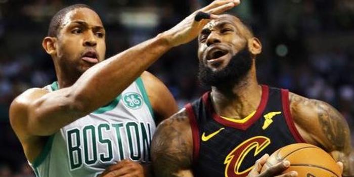  詹姆斯生涯总分突破四万大关  